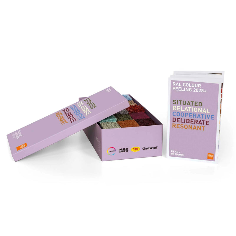 RAL Trendbox 2028+ open box with RAL COLOUR FEELING 2028+ leporello